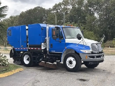 2013 International DuraStar 4300 Schwarze Industries Street Swee