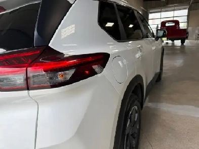 2024 Nissan Rogue SV Tech / Midnight / AWD / Low Kms /0 Accident