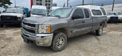 2007 Chevrolet Silverado 2500HD 4x4 - 8FT Box - Tow Package