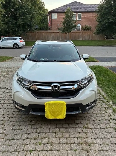 2018 Honda CR-V Touring – Milky White – 110,000 km – Excellent C