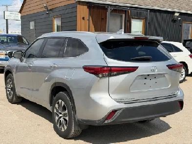 2023 Toyota Highlander XLE AWD No Accidents