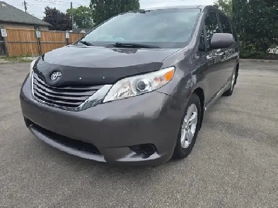 2015 Toyota Sienna LE 8 Passanger / Clean Carfax / Certified