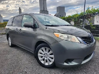 2011 Toyota Sienna AWD 7 PASSAGER GARANTIE 1 ANS