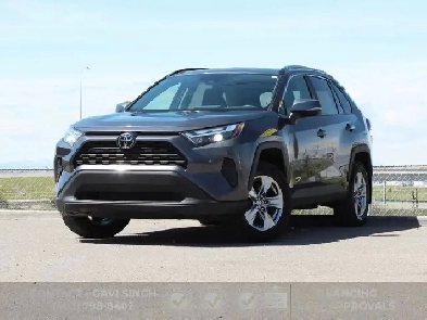 2025 TOYOTA RAV4 | XLE | AWD | SUNROOF | LOW KM & WARRANTY