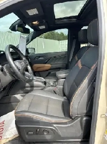 2024 GMC Canyon AT4 Crew Cab 5' Box 4WD | No Accidents | Sunroof