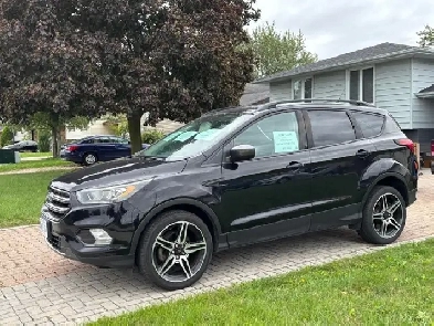 2019 Black Ford Escape SLE FWD