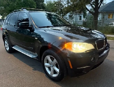 2012 BMW X5 xDrive35i – 7 PASSENGER