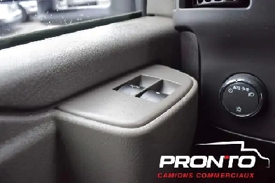 2024 Chevrolet Express Commercial Cutaway 3500  Cube 14 pieds