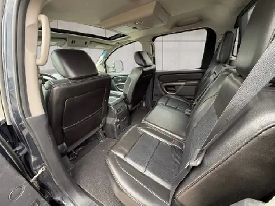 2015 Nissan Titan 4WD Crew Cab SWB SV