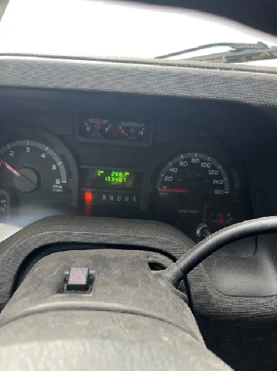 2009 FORD E250 FORGONNETTE avec PLATE-FORME ÉLÉVATRICE Électriqu