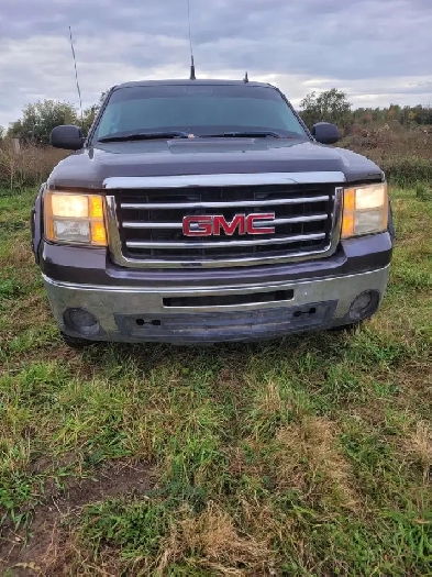 !!!!!   2011 GMC 4 DOOR PICKUP !!!!  PARTING OUT  !!!
