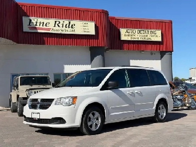 2011 Dodge Grand Caravan SXT ONLY 149,000KMS/STOW N GO