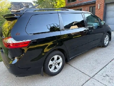 2020 Toyota Sienna LE,