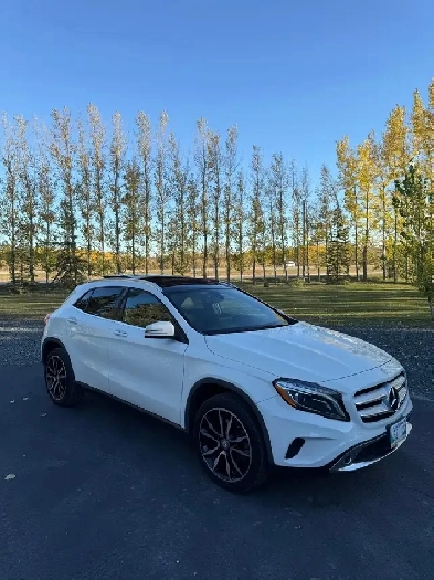 2017 Mercedes GLA250 Loaded, like new