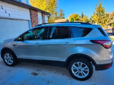 2017 Ford Escape - 4WD - 157,000 Km.