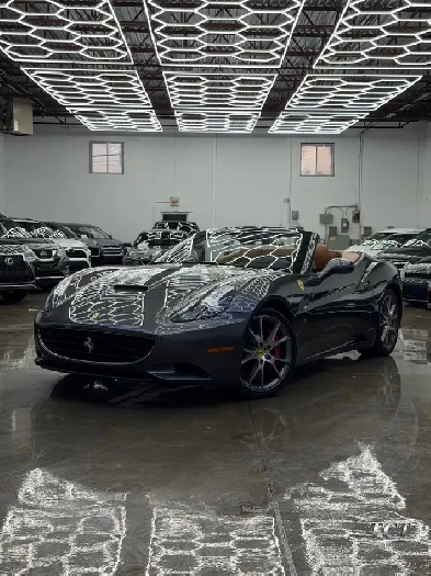 FERRARI CALIFORNIA 2010 — V8 DÉCAPOTABLE — 64,650 KM