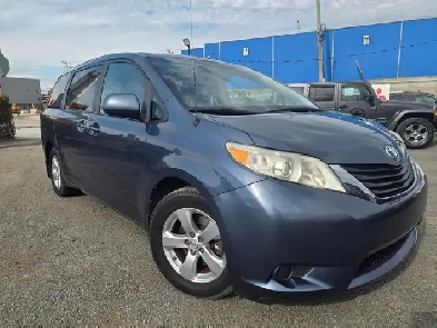 2013 Toyota Sienna 8 PASSAGER BAS KM GARANTIE 1 ANS