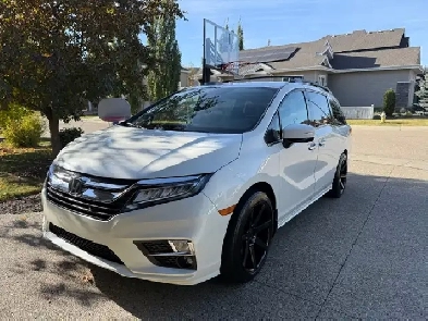 2019 Honda Odyssey Touring 69,808 km Auto Remote Starter/Sunroof
