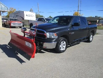 2017 RAM 1500 4WD Crew Cab 140.5' ST