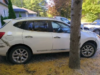 2012 NISSAN. ROUGE