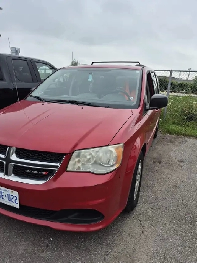 Used 2012 Dodge Grand Caravan SXT Minivan, Van (AS-IS)