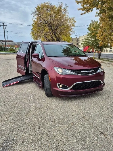 2017 Wheelchair Accessible Chrysler Pacifica