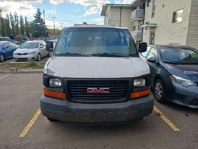 White 2009 GMC Savanna Van