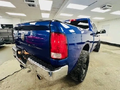 RAM 1500 CLASSIC TRADESMAN 4x4 5.7BLUETOOTHCAMERAMAGS 20''