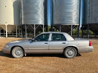 2009 Mercury Grand Marquis LS Ultimate Edition -107,358kms-