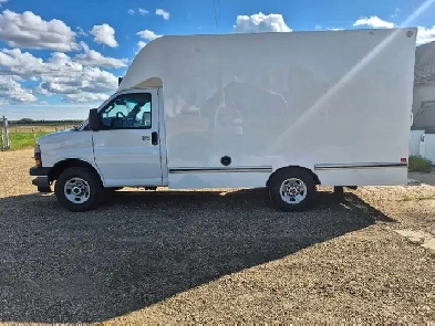 2023 GMC Savana 3500 Cube Van