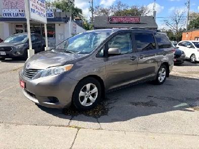 2013 Toyota Sienna LE FWD 3.5L V6 8 Seats One Owner No Accident
