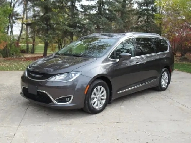 2019 Chrysler Pacifica Touring-L Van