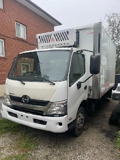Hino 195 reefer truck 16’ box