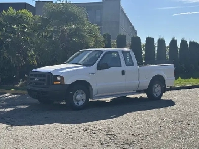2006 Ford F-250 Super Duty XL Extended Cab Pickup With Power Lif