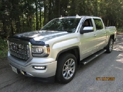 2017 GMC SIERRA DENALI 5.3 Crew Cab CLEAN!