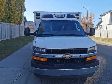 2017 Chevrolet G3500 Cutaway Box Van 6L V8
