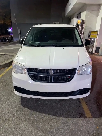 DODGE GRAND CARAVAN 2013 ( Stow and go )