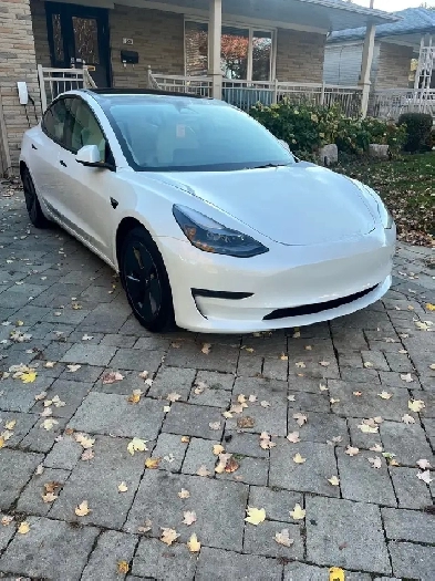 2023 Tesla Model 3 - low km