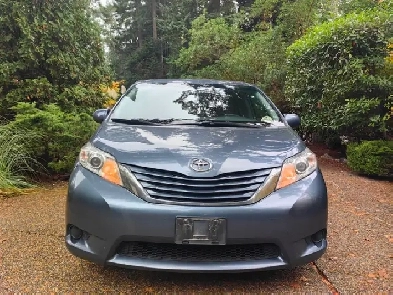 2015 Toyota Sienna LE FWD 8-Seat, One Owner, No Accidents