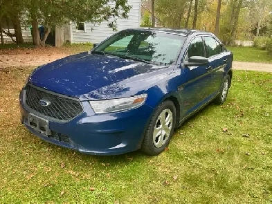 2014 Ford Taurus police interceptor AWD LOW KM