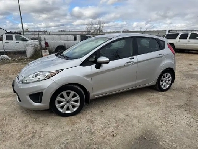 2012 Ford Fiesta SE Clean title Safetied