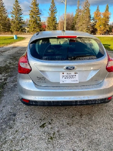 2012 Ford Focus SE hatchback-2900 obo !