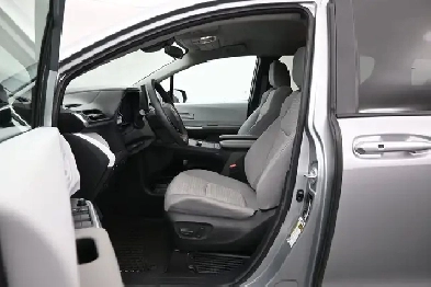 2025 Toyota Sienna LE HYBRID 8-Passenger Hybrid | 21,071 km | 90