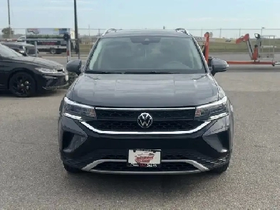 2024 Volkswagen Taos Comfortline with Panoroof, Apple CarPlay, B